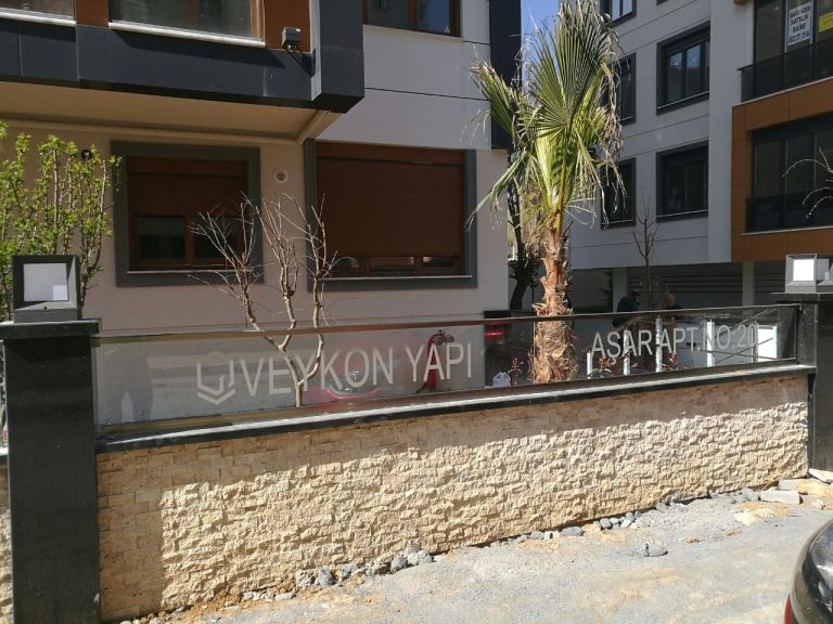Camlı Küpeşte