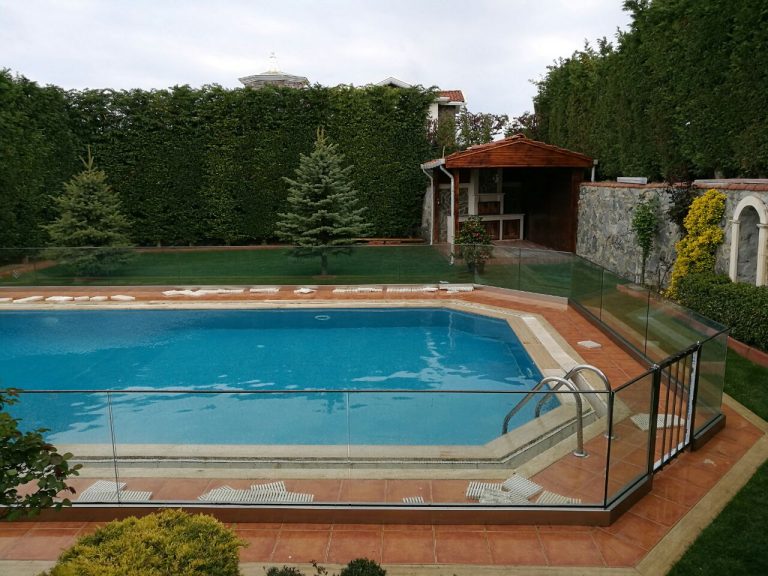 Camlı Küpeşte