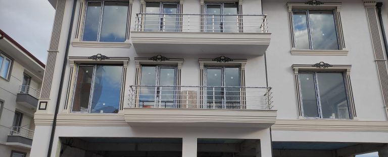 Kare Küpeşte – 4 Sıra Emniyet Çubuklu