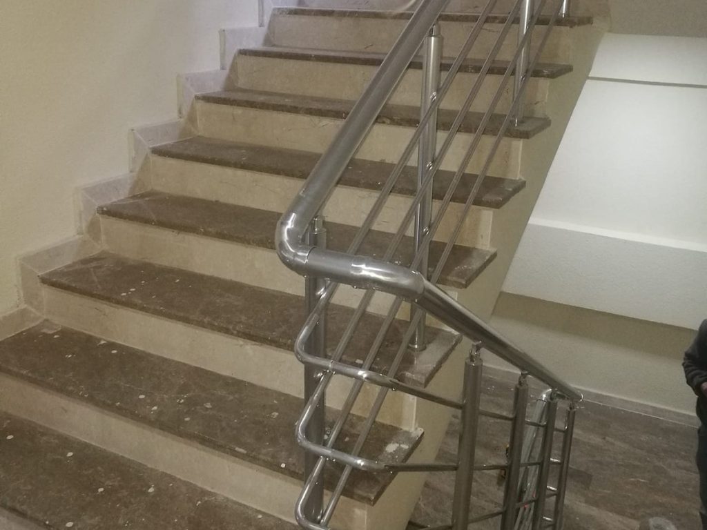 Yeşilköy – Alüminyum Küpeşte, 4 Sıra Emniyet Çubuklu